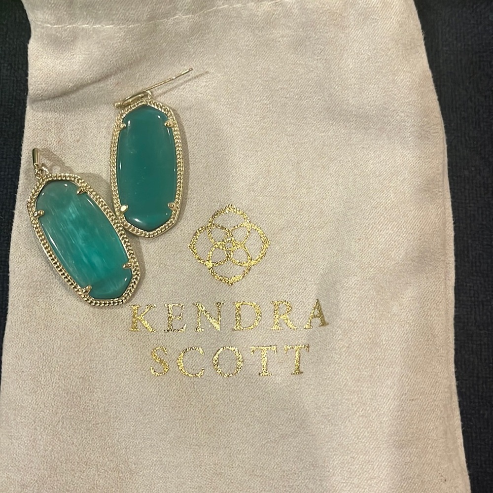 Kendra Scott Elle green drop earrings in gold